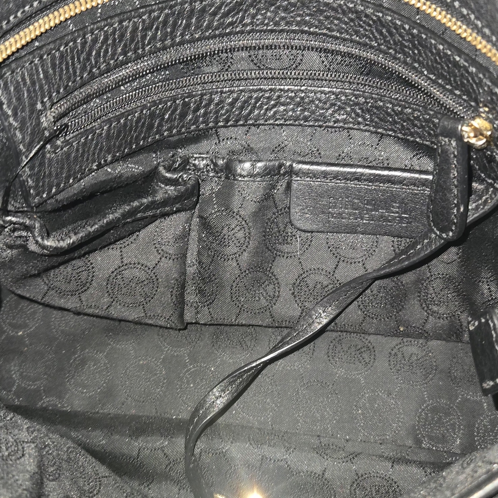 Michael Kors Black Leather Shoulder Bag with Gold Accents - Picture 4 of 6